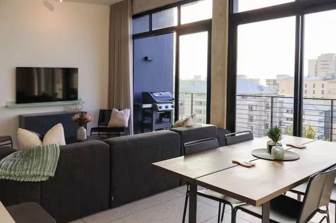 2 Bedroom Property for Sale in Sea Point Western Cape